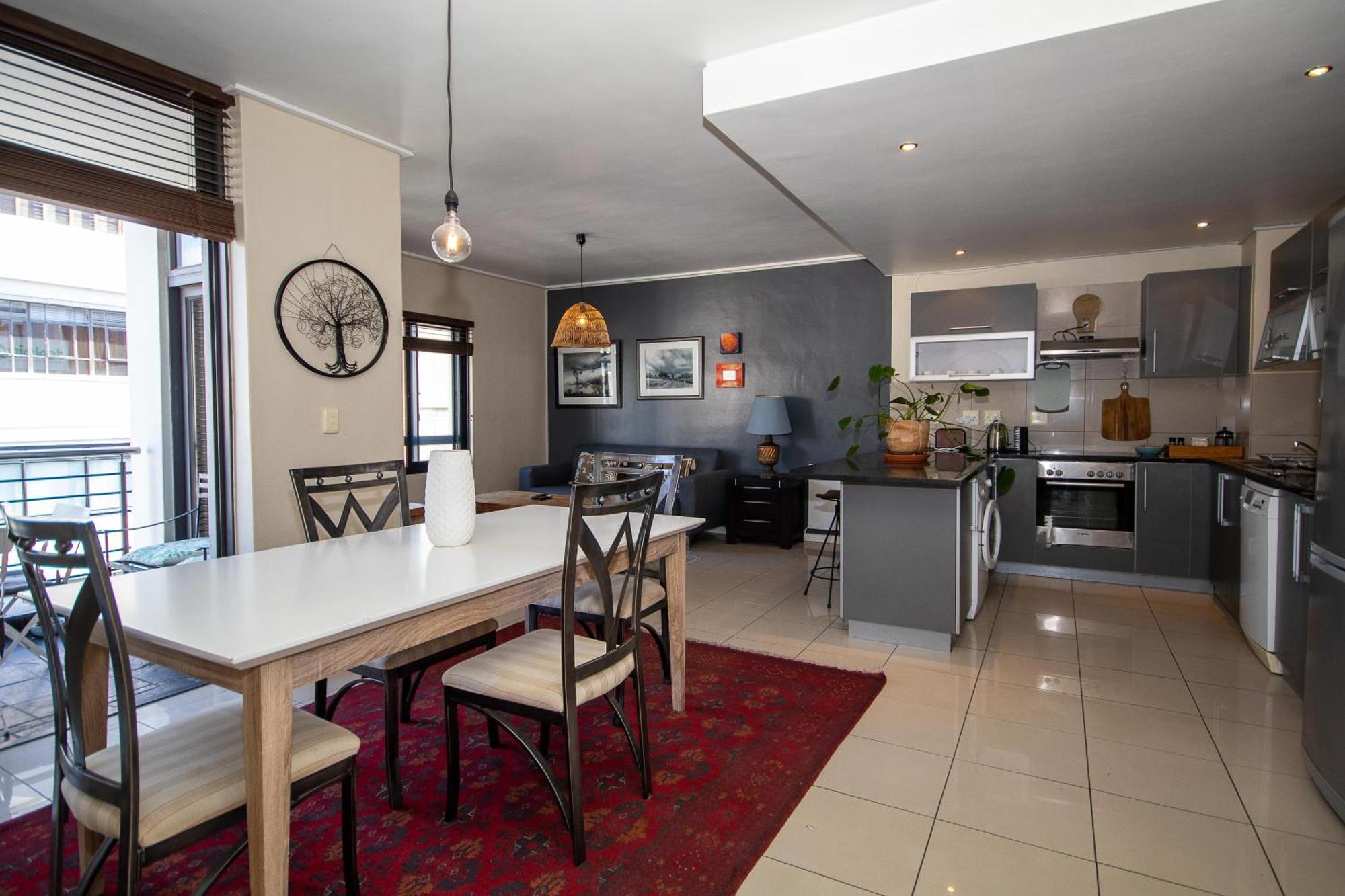 Bowl Stylish Home, In Walking Distance Flatrock