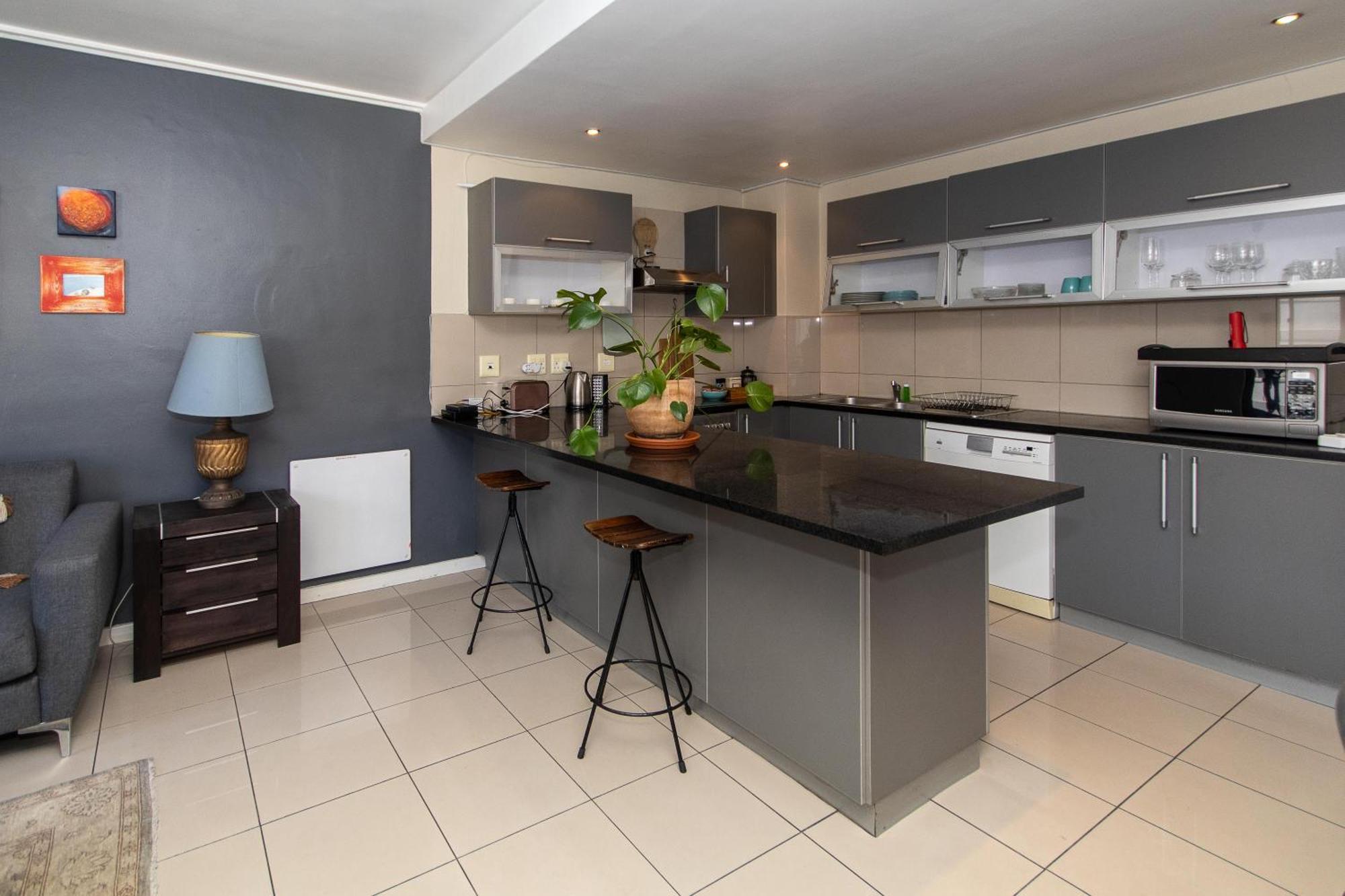 Bowl Stylish Home, In Walking Distance Flatrock Apartment Cape Town
