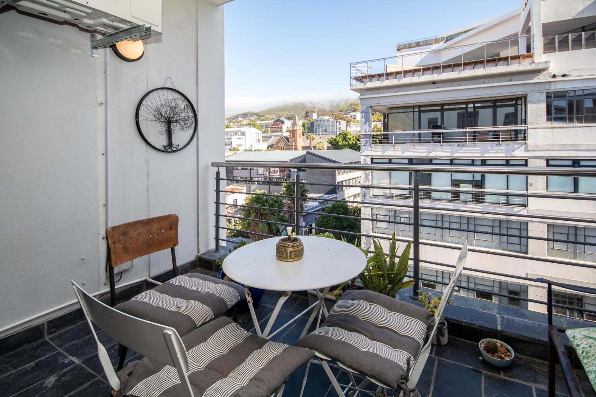 Apartment Bowl Stylish Home, In Walking Distance Flatrock