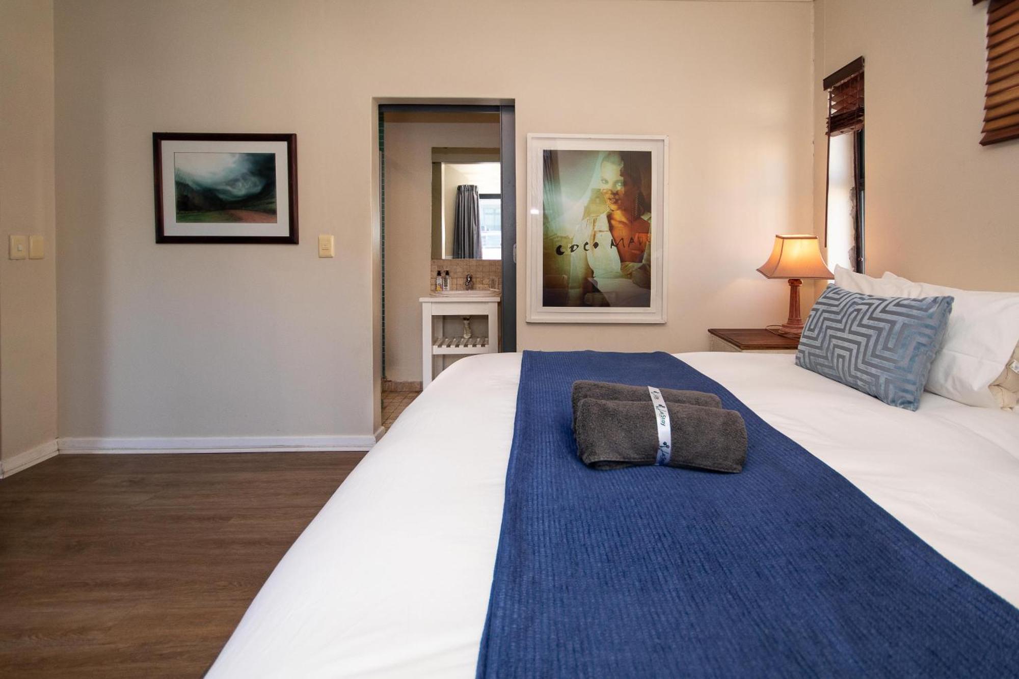 Bowl Stylish Home, In Walking Distance Flatrock Apartment *