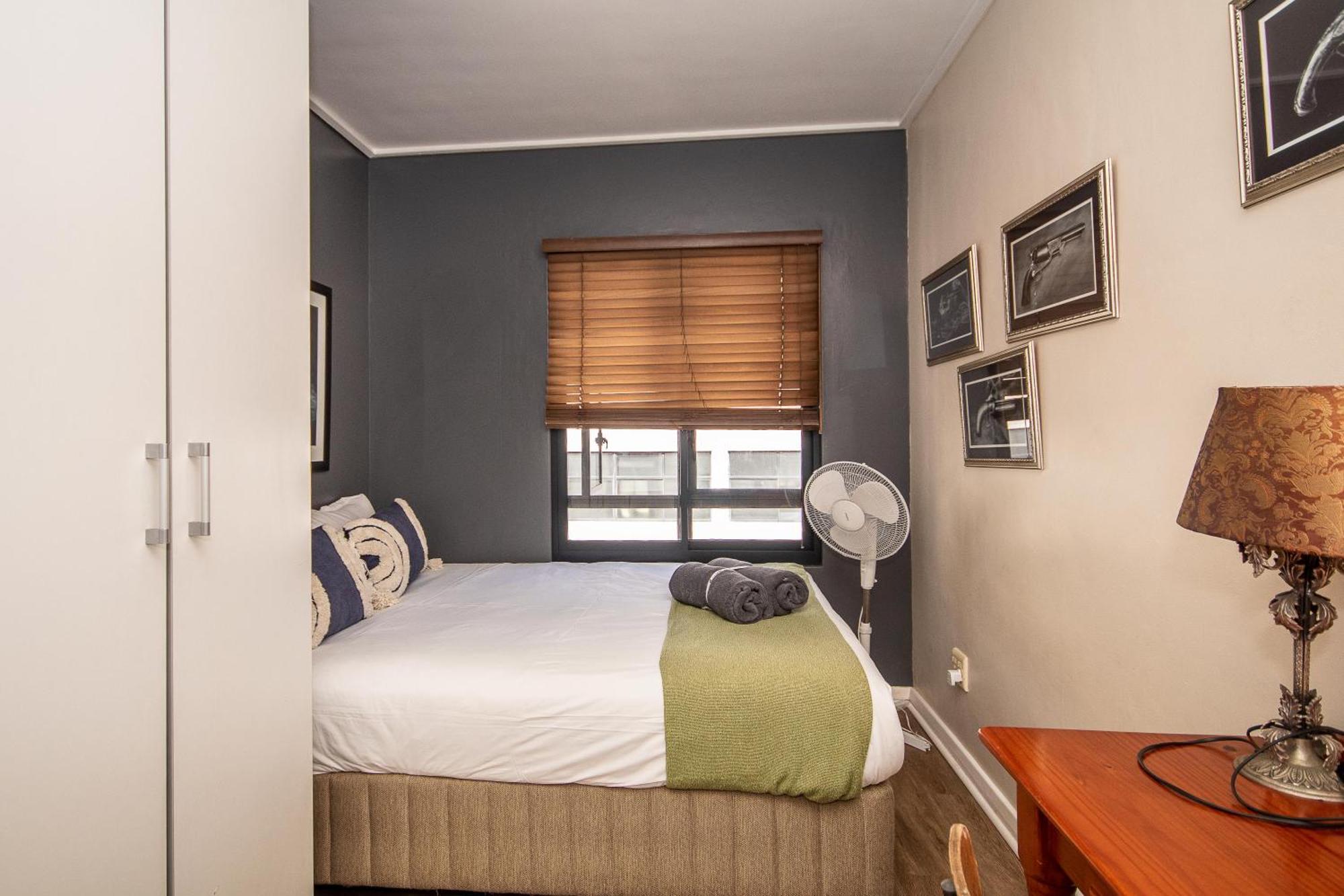 Bowl Stylish Home, In Walking Distance Flatrock *